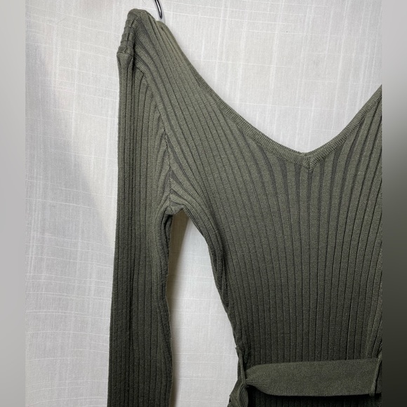 Dress - Picture 3 of 4